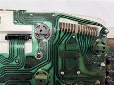 Speedometer Cluster 4 Cylinder Fits 00 MAZDA 626 3827087 — 第 1/4 张图片