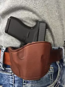 Brown right handed leather gun holster for Taurus TX22 - Picture 1 of 3