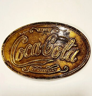 Hebilla de cinturón ovalada de latón deslustrado Coca-Cola 5 centavos, en fuentes" Foto 1 de 2