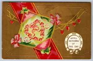 Postal de saludos de cumpleaños antigua en relieve muchas devoluciones del día - Imagen 1 de 2