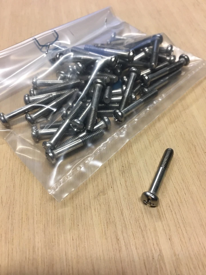 VITE INOX M4x24 TESTA CILINDRICA BOMBATA IMPRONTE DOPPIA  PH2  FD5,5   PZ.30 - Immagine 1 di 1