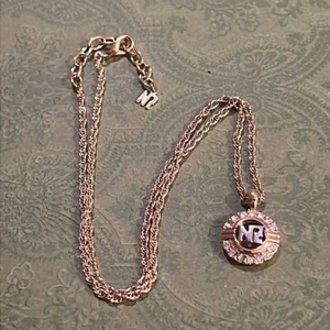 Nina Ricci necklace logo gold tone - Picture 1 of 10