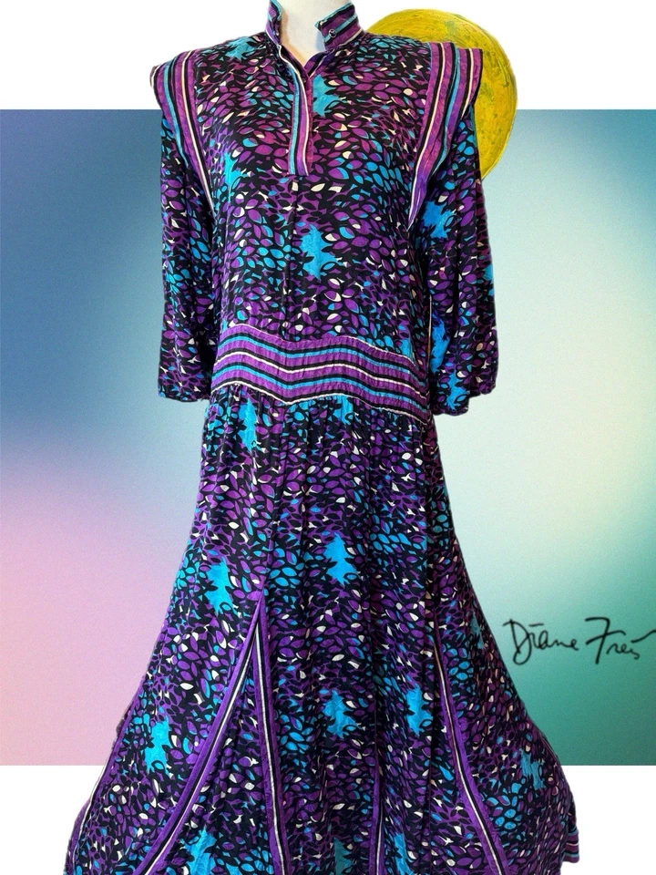 Vestido midi colorido vintage década de 1980 Diane Freis plissado Georgette grande - Imagem 1 de 4