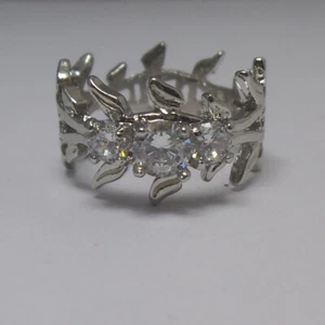 Pretty 3 Clear Crystals in Modern Leaf Design Silver Tone Ring: UK Approx Size N - Picture 1 of 8