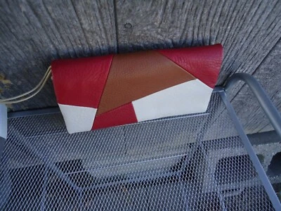 Muñequera de cuero Hobo Intl Keen Continental retazos marrón blanco rojo nueva con etiquetas $148 Foto 1 de 4