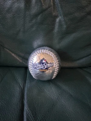 Auténticos Azulejos de Béisbol Plateados Serie Mundial 2025 (LISTOS PARA ENVIAR) Foto 1 de 4