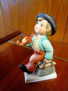 GOEBEL HUMMEL - MERRY WANDERER FIGURINE - Picture 1 of 6