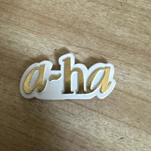 INSIGNIA PINBACK BOTÓN PLÁSTICO VINTAGE AÑOS 80 A-HA 2" - Imagen 1 de 2