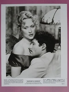 (X259) US Pressefoto - MERYL STREEP / KEVIN KLINE - Sophie's Choice #2 - Picture 1 of 1