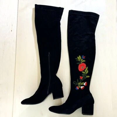 Botas Mariachi Patrizia Spring Step Sobre la Rodilla Negras Florales Talla 9.5/EU 40 Elastizadas Foto 1 de 4