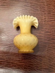 Vaseline Glass Ruffled Pale Yellow Vase Purchased in England - antique - Picture 1 of 4