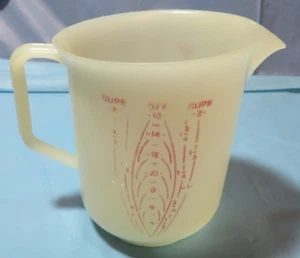 Vtg Tupperware 2 Cup Measuring Cup Pitcher Pour 16 oz Raised Red Letters #134-4 - Picture 1 of 5