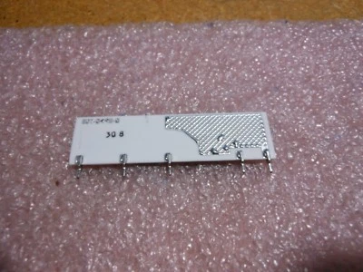 TEKTRONIX RESISTOR PART # 307-0495-01 NSN: 5905-01-251-3908 # 307-0495-0 - Image 1 of 3