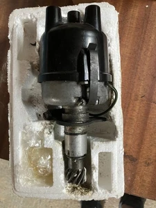 FORD X FLOW DISTRIBUTOR with POINTS - ORIGINAL - SURPLUS IN GOOD USABLE COND. - Picture 1 of 6