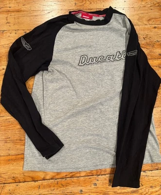 Sudadera Ducati con bordados y parches Foto 1 de 4