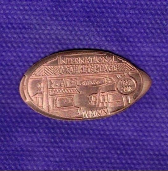 HAWAII INTERNATIONAL MARKET PLACE Waikīkī centavo de cobre prensado alargado Foto 1 de 1