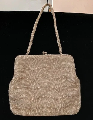 Bolso de mano vintage de mediados de siglo Walborg con cuentas de vidrio plateado con correa de cuentas Foto 1 de 4