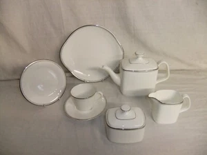 c4 Porcelain Royal Doulton - Platinum Concord - contemporary tableware - 7F6B - Picture 1 of 16