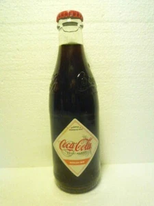 BOTELLA DE VIDRIO ESPECIAL COCA COLA ETIQUETA CROATA PINO ALBARICOQUE 2019 SIN ABRIR - Imagen 1 de 8