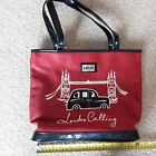 Lulu by Lulu Guiness "LONDON CALL" Haftowana czerwona torebka z zapięciem zatrzaskowym 