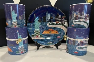 Vela y plato blanco de tomillo Anthropologie Holiday in the City NYC Nueva York invierno - Imagen 1 de 10