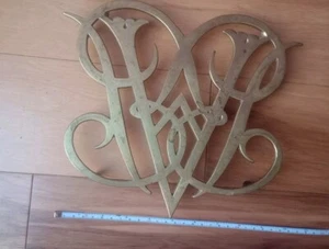 Vintage Williamsburg Solid Brass Trivet Queen Anne  Cipher 50's - Picture 1 of 6