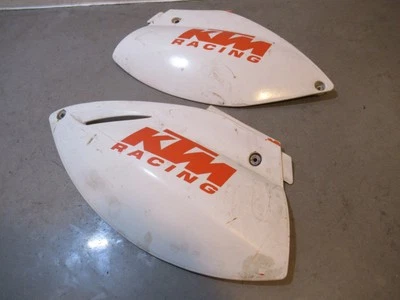 Carenados traseros izquierdo derecho KTM LC4 640 Adventure 2002 Foto 1 de 4