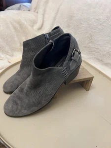 Vince Camuto Parveen Gray Suede Leather Zip Ankle Boots Women Size 7 /EU 37.5 - Picture 1 of 6