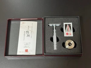Feather AS-D2S Tokusen Edelstahl Rasierhobel mit Ständer & Klinge Japan - Bild 1 von 6