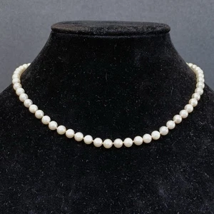COLLANA PERLE AKOYA oro bianco 14 kt vintage filo 6 mm bianco lucido AAA 50’s 16” - Foto 1 di 12