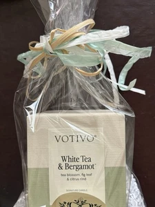 Votivo Weißer Tee & Bergamotte 10 Oz. aromatische frische Duftkerze Neu Neu mit Etikett Geschenk - Bild 1 von 2