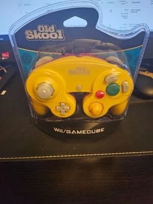 Old Skool Dual Analog Controller for Nintendo Game Cube & Wii Mascot Yellow 11d4 - Image 1 of 3