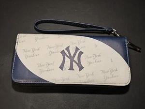 New York Yankees Curve Zip Organizer Ladies Wallet - Picture 1 of 4