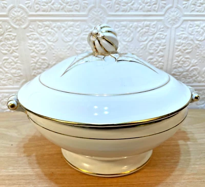 ANTIQUE OLD PARIS WHITE ROUND HAVILAND Vieux Paris COVERED TUREEN  19th C - Image 1 of 4