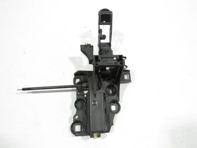 Soporte de montaje de bastidor alerón trasero izquierdo Porsche Cayman 718 2018 17-24 | @2 Foto 1 de 4