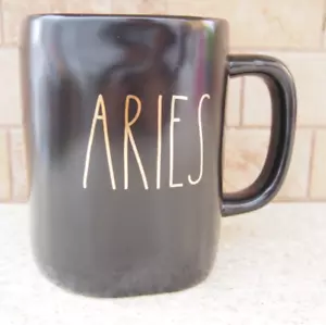 Taza de té de café Rae Dunn oro negro mate 'ARIES' Ram zodiaco de gran tamaño nueva - Imagen 1 de 10