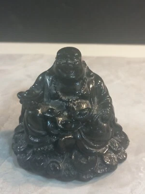 Figura de Buda sentado feliz de colección fondo de palo de rosa de resina negra de 2" de alto Foto 1 de 4
