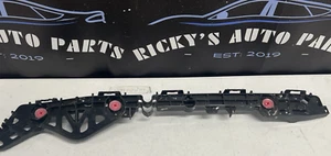 OEM 2017-2022 TOYOTA PRIUS PRIME REAR RIGHT SIDE RETAINER BUMPER 52575-47050 - Picture 1 of 9