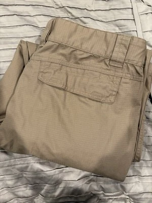 Pantalones CABELA’S de 7 bolsillos para hombre 40 X 32 color caqui tostado frente plano Foto 1 de 4