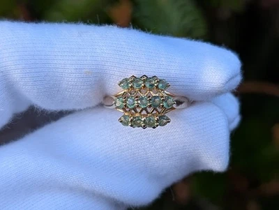 Anillo inusual de turmalina verde de oro amarillo de 9 quilates GemasTV talla N-O Foto 1 de 4