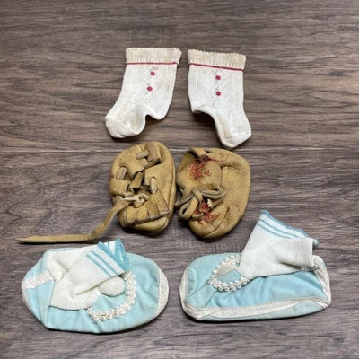 Antiguo Lote De Colección De 3 Zapatos De Bebé Mediados De Siglo Cuero Calcetines Botines MCM KG Foto 1 de 4