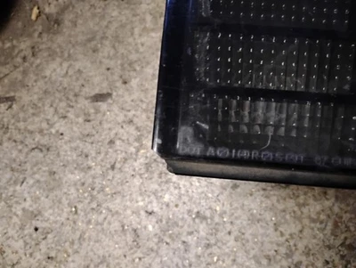 MINOR LASCADO! Lanterna traseira direita do passageiro em quarto compatível com 89-96 Beretta 21651 - Imagem 1 de 4