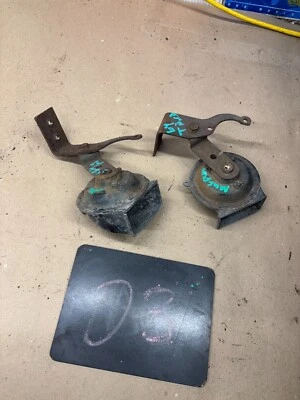 Ford Thunderbird 64 65 66 1964 1965 1966 juego de bocinas par original necesita trabajo resto Foto 1 de 4