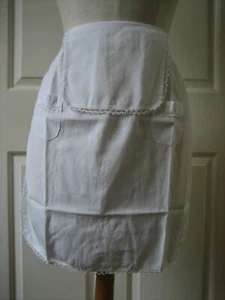 Ancien tablier de service cuisine en coton piqué à dentelle - Foto 1 di 15