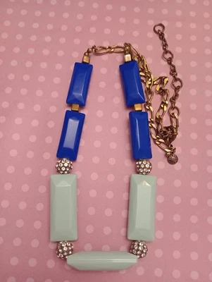 Collar J Crew con detalles de diamantes de imitación transparentes azul llamativo  Foto 1 de 4