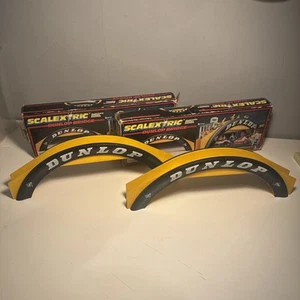 2x Scalextric C700 Accessories 'DUNLOP FOOT BRIDGE' Boxed - Good Condition - Picture 1 of 24