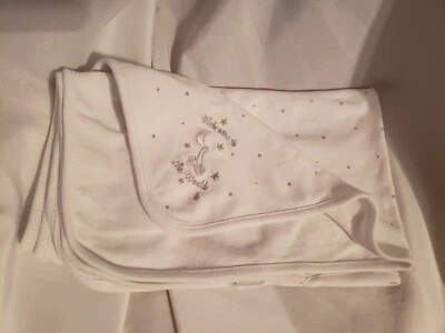 Manta Bebé Little Me Blanco Algodón Plata Estrellas Bienvenido al Mundo Usada en Excelente Condición 24x36 Foto 1 de 3
