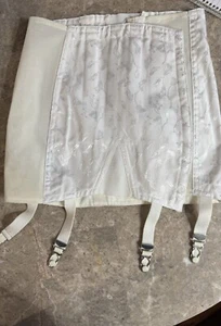 VINTAGE RENGO OPEN END GIRDLE!    SIZE 27.    WHITE.   TLC.  SPOTS FROM AGE - Picture 1 of 7