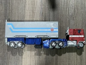 Transformers WFC Earthrise Leader Class Optimus Prime W Nonnef Upgrade Kit Compl - Picture 1 of 8
