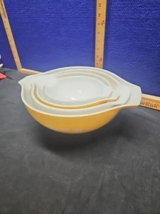 Juego Completo de 4 Cuencos Mezcladores Vintage PYREX Mariposa Oro Cenicienta Anidación - Imagen 1 de 6